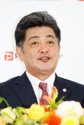 <p>　退任の記者会見をするソフトバンクの工藤監督＝ペイペイドーム</p>