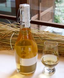 <p>　東日本大震災の被災を免れ、２００８年から熟成した古酒「琥珀の粋」</p>