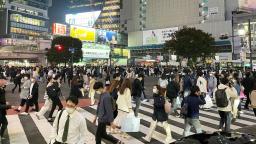 <p>　東京・渋谷のスクランブル交差点。ハロウィーン期間の来訪自粛が呼び掛けられている＝２７日夜</p>