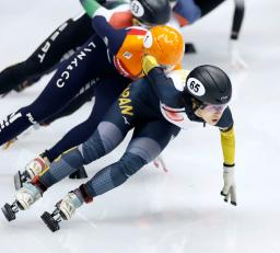 <p>　女子１５００メートル　準決勝進出を決めた菊池純礼（６５）＝名古屋市ガイシプラザ</p>