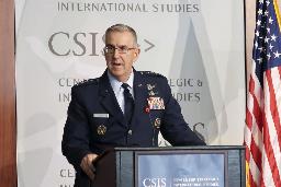<p>　米ワシントンのシンクタンクで講演する米軍制服組ナンバー２のハイテン統合参謀本部副議長＝２０２０年１月</p>