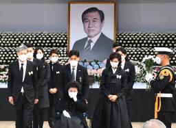 <p>　韓国の盧泰愚元大統領の告別式に参列する遺族＝３０日、ソウル（共同）</p>