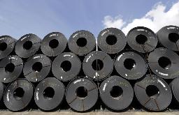 <p>　積み上げられた鉄鋼製品＝２０１８年６月、米テキサス州ベイタウン（ＡＰ＝共同）</p>