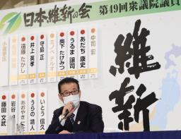 <p>　開票センターで記者の質問に答える日本維新の会の松井代表＝３１日午後１０時９分、大阪市内のホテル</p>