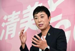 <p>　大阪１０区で敗北し、テレビのインタビューに答える立憲民主党の辻元清美副代表＝１日未明、大阪府高槻市</p>