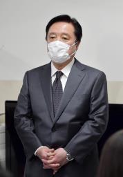 <p>　東京５区で敗北し、敗戦の弁を述べる自民党の若宮健嗣氏＝１日未明、東京都世田谷区</p>