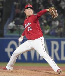 <p>　９回に登板し、３７セーブ目を挙げた広島・栗林。新人最多セーブのプロ野球記録に並んだ＝神宮</p>