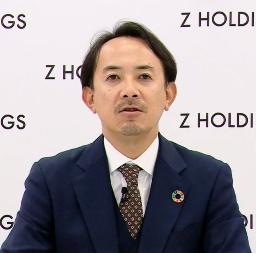 <p>　オンラインで決算について説明するＺホールディングスの川辺健太郎社長＝２日午後</p>