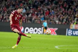 <p>　ベンフィカ戦で５点目のゴールを決めるＢミュンヘンのレバンドフスキ＝ミュンヘン（ＡＰ＝共同）</p>