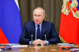 <p>　２日、ロシア南部ソチで軍関係者との会議に出席したプーチン大統領（タス＝共同）</p>