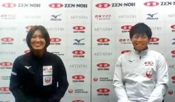 <p>　オンライン会見で笑顔を見せる北海道銀行の吉村紗也香（左）とＴＭ軽井沢の両角友佑＝３日</p>