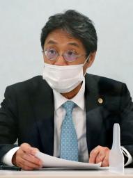 <p>　提訴後、記者会見する原告代理人の植田豊弁護士＝４日午後、大阪市</p>
