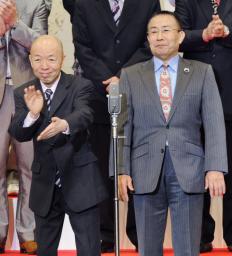 <p>　漫才コンビ「コメディＮＯ１」として親しまれた坂田利夫さん（左）と前田五郎さん＝２００８年</p>