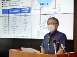 <p>　記者会見する沖縄県の玉城デニー知事＝５日午前、県庁</p>