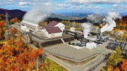 <p>　秋田県湯沢市の山葵沢地熱発電所＝２０１９年１０月（湯沢地熱提供）</p>