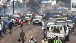 <p>　シエラレオネの首都フリータウンでタンクローリーが爆発した現場＝６日（ゲッティ＝共同）</p>