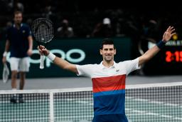 <p>　マスターズ・パリ大会決勝でダニル・メドベージェフを破り、優勝を決めたノバク・ジョコビッチ＝７日、パリ（ＡＰ＝共同）</p>
