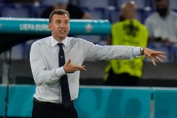 <p>　ウクライナ代表を率いた７月の欧州選手権、準々決勝のイングランド戦で指示を飛ばすアンドリー・シェフチェンコ監督＝ローマ（ＡＰ＝共同）</p>