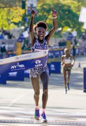 <p>　ニューヨークシティー・マラソンの女子で優勝したペレス・ジェプチルチル＝ニューヨーク（ＡＰ＝共同）</p>