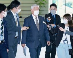 <p>　首相官邸に入る中谷元・元防衛相＝８日午前</p>