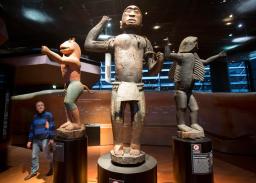 <p>　パリのケ・ブランリ美術館で展示されたダホメ王国の像＝２０１８年１１月（ＡＰ＝共同）</p>