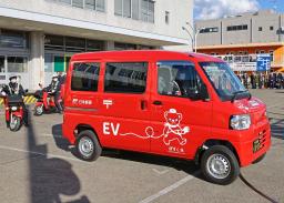 <p>　新しく配備された軽四輪や二輪車のＥＶ車両で配達に向かう郵便局員＝１０日午後、栃木県小山市</p>