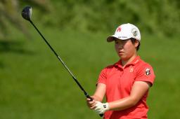 <p>　アジア太平洋女子アマチュア選手権第１日、ショットの準備をする橋本美月＝１０日、アブダビ（Ｒ＆Ａ提供・ゲッティ＝共同）</p>
