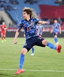 <p>　日本―ベトナム　前半、攻め込む伊東＝ハノイ（（Ｃ）ＪＦＡ）</p>