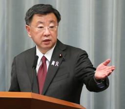 <p>　記者会見する松野官房長官＝１２日午前、首相官邸</p>