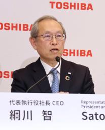 <p>　オンラインで記者会見する東芝の綱川智社長＝１２日午後</p>