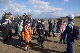 <p>　東京電力柏崎刈羽原発から３０キロ圏内の住民が避難の手順などを確認した新潟県主催の防災訓練＝１３日午前、新潟県柏崎市</p>