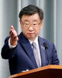 <p>　記者会見する松野官房長官＝１６日午後、首相官邸</p>