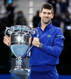 <p>　男子テニスでシングルスの今季年間世界ランキング１位で表彰を受けたノバク・ジョコビッチ＝１５日、トリノ（ロイター＝共同）</p>