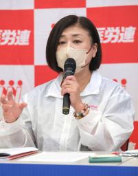 <p>　医療現場の実態調査について記者会見する日本医労連の佐々木悦子委員長＝１８日午後、東京都台東区</p>