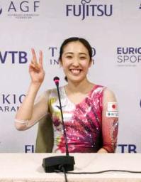 <p>　トランポリンの世界選手権、女子予選を終え、オンライン取材で笑顔を見せる森ひかる＝１８日、バクー（共同）</p>