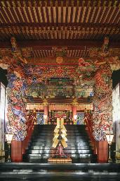 <p>　鹿児島県霧島市の霧島神宮本殿</p>