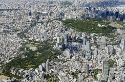 <p>　赤坂御用地（左下）と皇居（右上）</p>