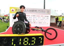 <p>　男子で日本新記録をマークして２位に入った鈴木朋樹＝大分市営陸上競技場</p>