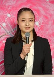 <p>　引退記者会見する新体操の皆川夏穂＝２３日、千葉市</p>