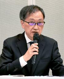 <p>　記者会見する日本郵便の立林理代表取締役専務執行役員＝２６日午後、東京都千代田区</p>