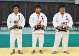 <p>　優勝した男子（左から）９０キロ級の押領司龍星、１００キロ級の植岡虎太郎、１００キロ超級の松村颯祐＝千葉ポートアリーナ</p>
