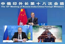 <p>　オンラインで会談する（上から時計回りに）中国の王毅国務委員兼外相、インドのジャイシャンカル外相、ロシアのラブロフ外相＝２６日（新華社＝共同）</p>