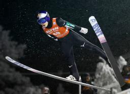 <p>　Ｗ杯ジャンプ男子個人第３戦で今季初勝利を挙げた小林陵侑。スキーの日本男子で初めてＷ杯通算２０勝に到達した＝ルカ（共同）</p>