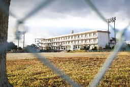 <p>　３年の男子生徒が刺殺される事件が起きた愛知県弥富市の市立中学校＝２４日</p>