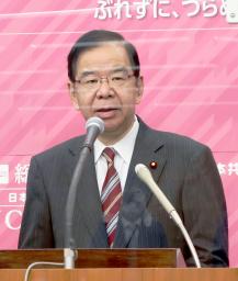<p>　記者会見する共産党の志位委員長＝２８日午後、東京都渋谷区の党本部</p>
