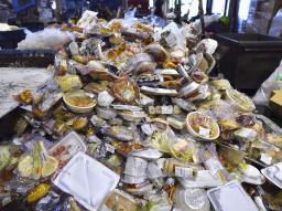 <p>　コンビニ弁当などの廃棄食品＝２０１８年、千葉県内</p>