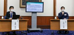 <p>　先進７カ国首脳会議の関係閣僚会合誘致を表明する大阪府の吉村洋文知事（右）と堺市の永藤英機市長＝１日午前、大阪府庁</p>