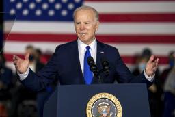 <p>　８日、米カンザスシティーで演説するバイデン大統領（ＵＰＩ＝共同）</p>