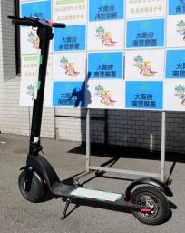 <p>　大阪府警が押収した電動キックボード＝９日午前、大阪・南署</p>