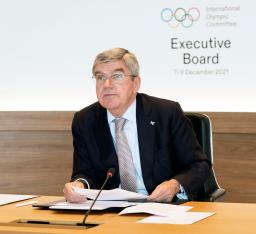 <p>　オンライン形式の理事会に出席したＩＯＣのバッハ会長＝９日、スイス・ローザンヌ（ＩＯＣ提供・共同）</p>